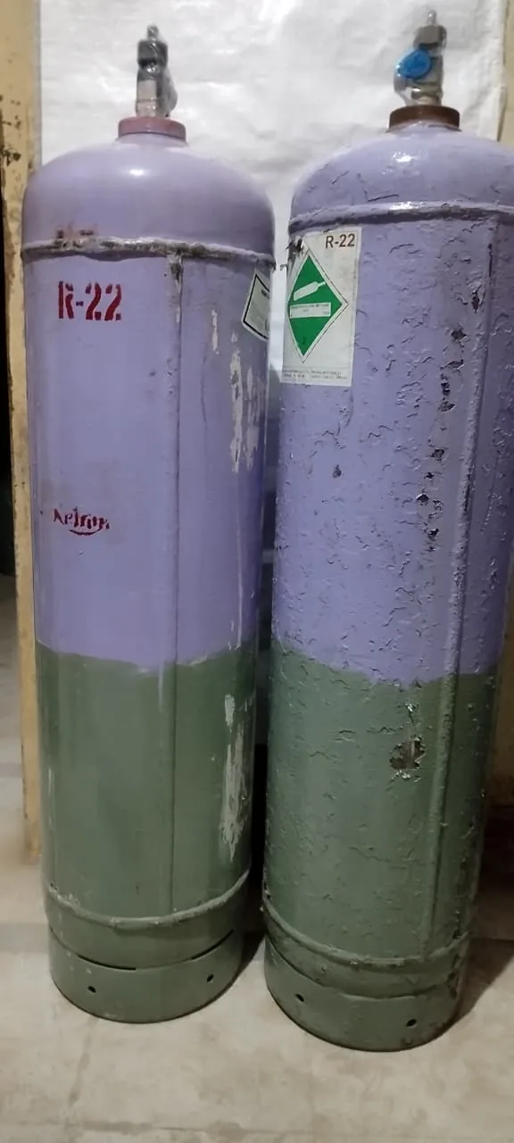 Refron R-22 refrigerant cylinder, large format, with brand label and batch marking