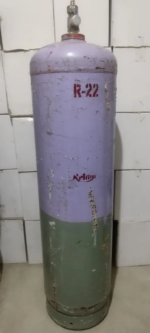 Refron R-22 refrigerant cylinder, large format, stencilled R-22, at Shree Suswani Refrigeration in Secunderabad