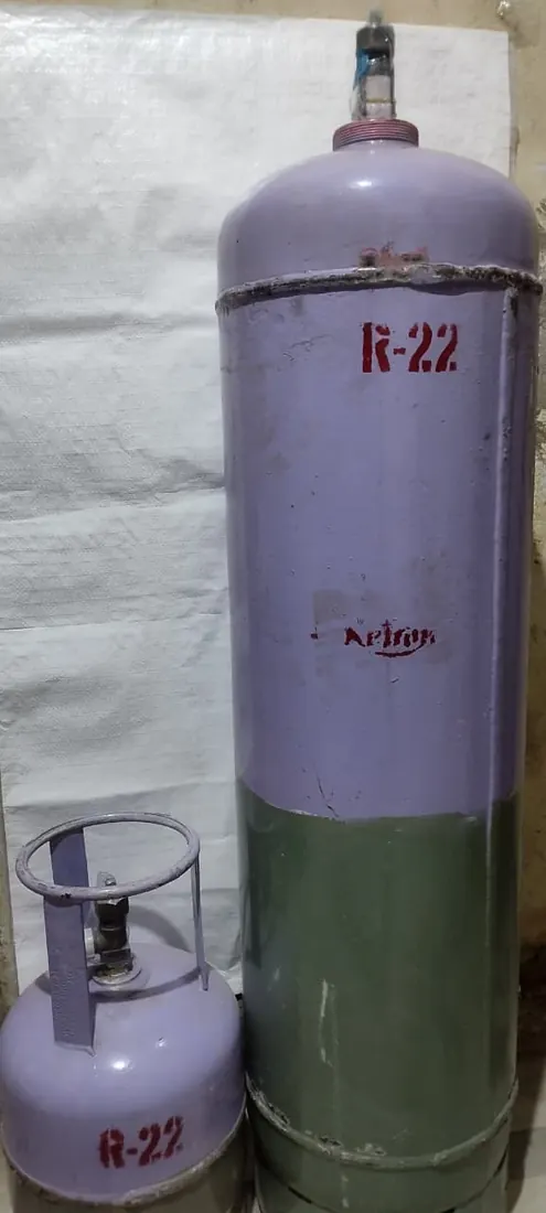 Refron R-22 refrigerant cylinders, large and small formats, stocked by Shree Suswani Refrigeration in Secunderabad