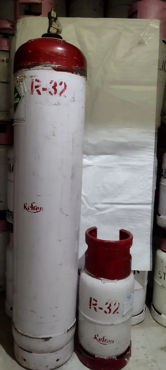 Refron R-32 refrigerant cylinders, large and small formats, stocked by Shree Suswani Refrigeration in Secunderabad