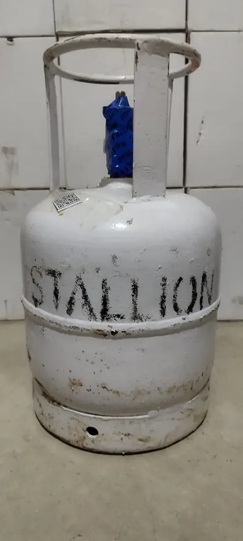 Smaller Stallion R-134a refrigerant cylinder showing the Stallion stencil, at Shree Suswani Refrigeration in Secunderabad