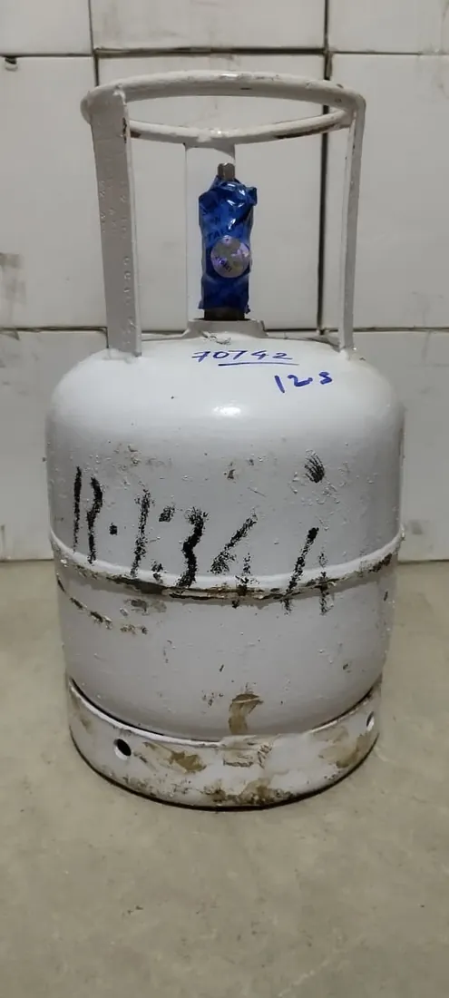 Stallion R-134a refrigerant cylinder, smaller format, stencilled R-134A, at Shree Suswani Refrigeration in Secunderabad