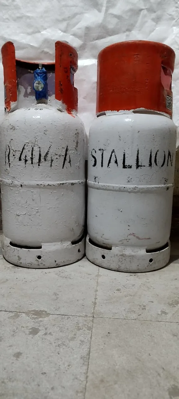 Stallion R-404A refrigerant cylinder, smaller format, with brand label