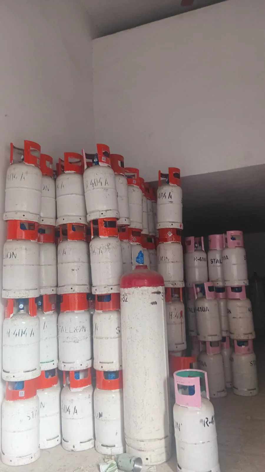 Stallion R-404A refrigerant cylinders in stock at Shree Suswani Refrigeration, Secunderabad