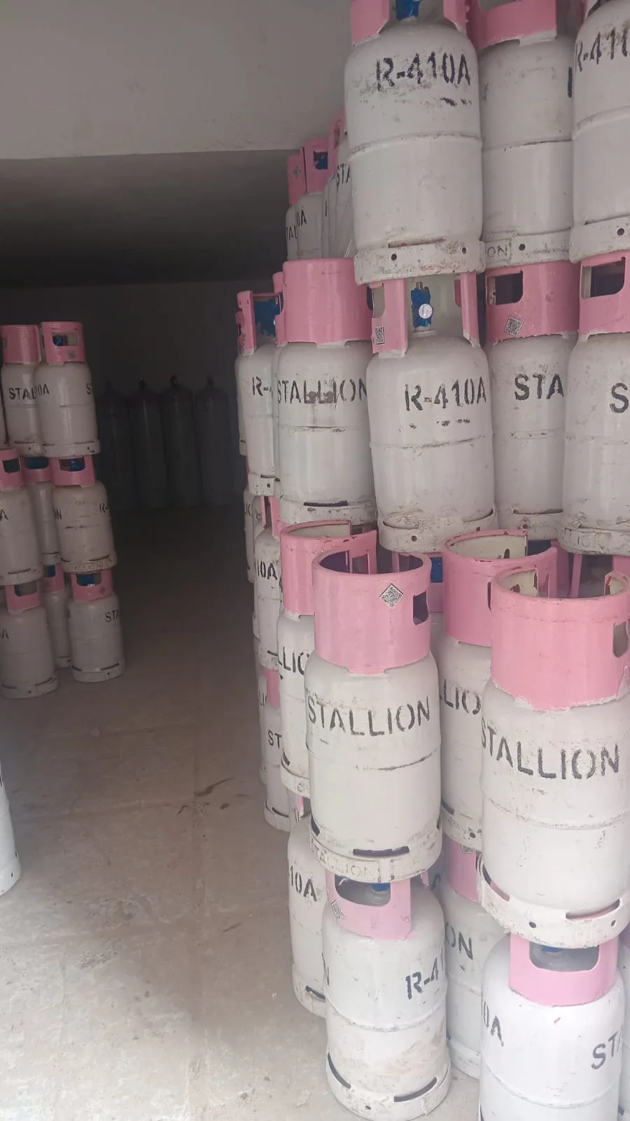 Smaller Stallion R-410A refrigerant cylinders in stock in Secunderabad